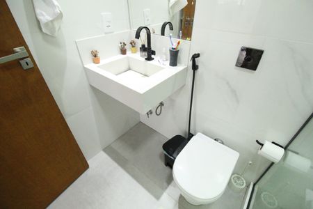 Casa de condomínio à venda com 219m², 3 quartos e 1 vagaÁrea de serviço - Banheiro