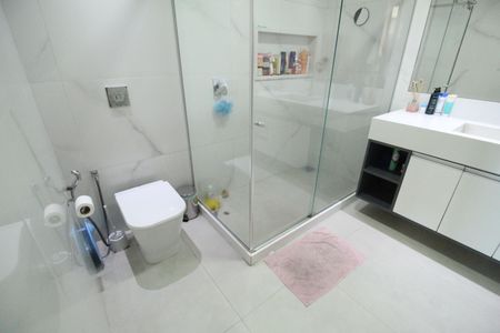 Casa de condomínio à venda com 219m², 3 quartos e 1 vagaBanheiro da suíte