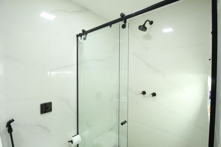 Casa de condomínio à venda com 219m², 3 quartos e 1 vagaÁrea de serviço - Banheiro