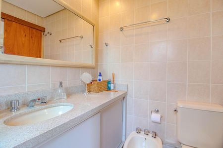 Apartamento à venda com 134m², 3 quartos e 2 vagas Apartamento à venda com 134m², 3 quartos e 2 vagasBanheiro da Suíte