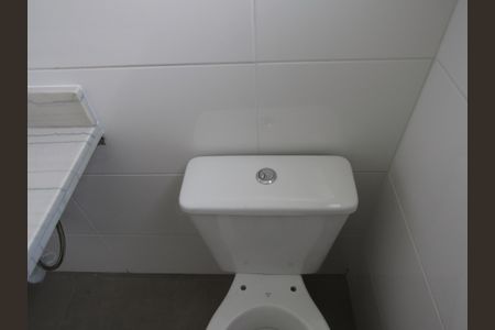 Apartamento à venda com 82m², 2 quartos e 2 vagasBanheiro da Suíte