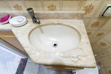 Casa à venda com 200m², 4 quartos e 3 vagas Casa à venda com 200m², 4 quartos e 3 vagasLavabo