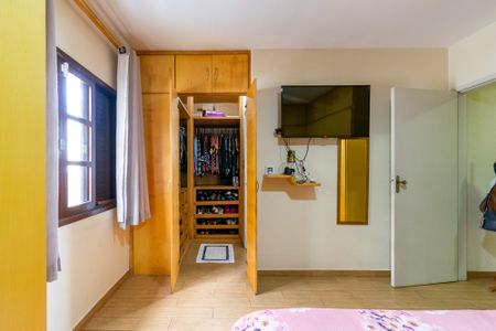 Casa à venda com 200m², 4 quartos e 3 vagas Casa à venda com 200m², 4 quartos e 3 vagasSuíte