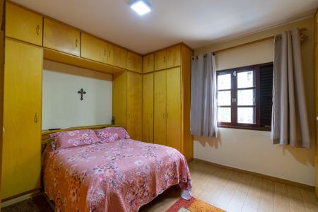 Casa à venda com 200m², 4 quartos e 3 vagas Casa à venda com 200m², 4 quartos e 3 vagasSuíte