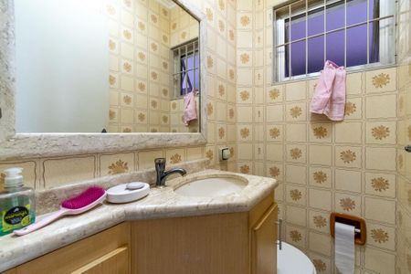 Casa à venda com 200m², 4 quartos e 3 vagas Casa à venda com 200m², 4 quartos e 3 vagasLavabo