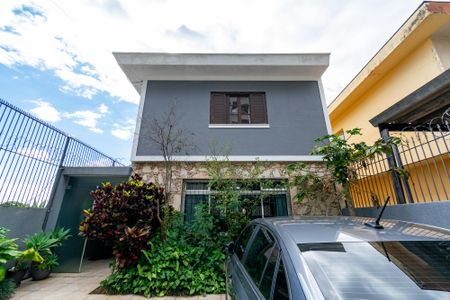 Casa à venda com 200m², 4 quartos e 3 vagas Casa à venda com 200m², 4 quartos e 3 vagasFachada
