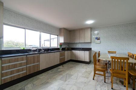 Casa à venda com 200m², 4 quartos e 3 vagas Casa à venda com 200m², 4 quartos e 3 vagasCozinha