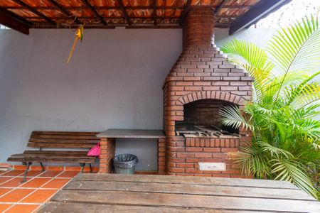 Casa à venda com 200m², 4 quartos e 3 vagas Casa à venda com 200m², 4 quartos e 3 vagasQuintal