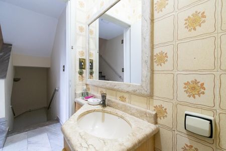 Casa à venda com 200m², 4 quartos e 3 vagas Casa à venda com 200m², 4 quartos e 3 vagasLavabo