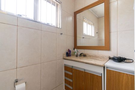 Casa à venda com 200m², 4 quartos e 3 vagas Casa à venda com 200m², 4 quartos e 3 vagasBanheiro Social