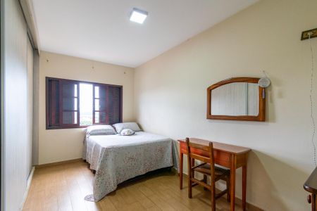 Casa à venda com 200m², 4 quartos e 3 vagas Casa à venda com 200m², 4 quartos e 3 vagasQuarto 2