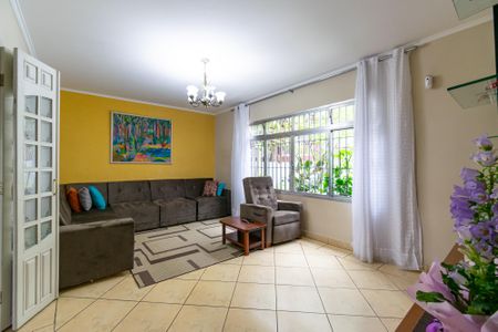 Casa à venda com 200m², 4 quartos e 3 vagas Casa à venda com 200m², 4 quartos e 3 vagasSala