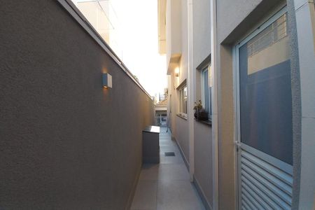 Casa de condomínio à venda com 280m², 4 quartos e 4 vagas Casa de condomínio à venda com 280m², 4 quartos e 4 vagasCorredor