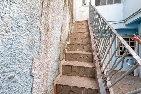 Casa à venda com 367m², 2 quartos e 2 vagasEscada  Edícula