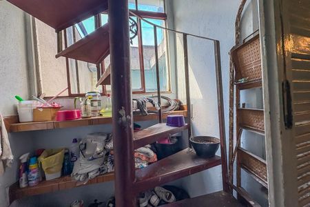 Casa à venda com 367m², 2 quartos e 2 vagasEscada