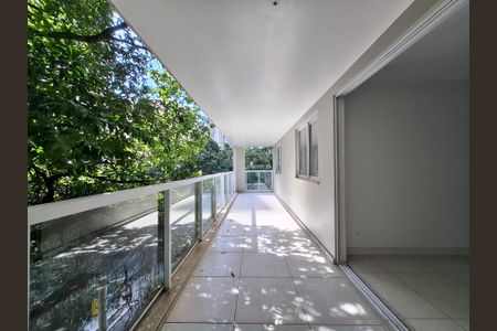 Apartamento à venda com 107m², 3 quartos e 2 vagasVaranda