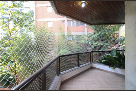 Apartamento à venda com 245m², 3 quartos e 4 vagasVaranda 