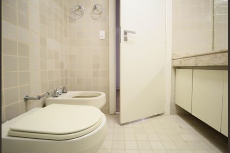 Apartamento à venda com 245m², 3 quartos e 4 vagasBanheiro 1