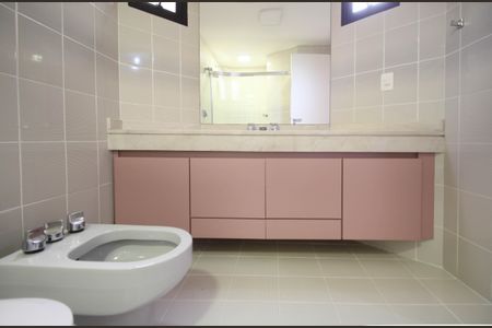 Apartamento à venda com 245m², 3 quartos e 4 vagasBanheiro 2