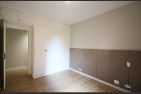 Apartamento à venda com 245m², 3 quartos e 4 vagasQuarto 2