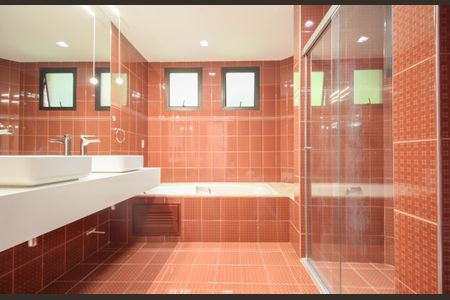 Apartamento à venda com 245m², 3 quartos e 4 vagasBanheiro da Suíte