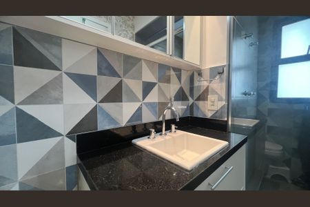 Apartamento à venda com 117m², 3 quartos e 3 vagas Apartamento à venda com 117m², 3 quartos e 3 vagasBanheiro da Suíte 1