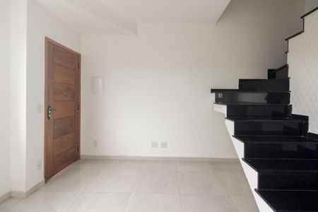 Casa à venda com 80m², 2 quartos e 1 vagaSala
