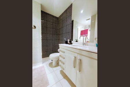 Apartamento à venda com 75m², 2 quartos e 1 vaga Apartamento à venda com 75m², 2 quartos e 1 vaga Banheiro da Suíte 2