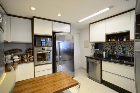 Apartamento à venda com 216m², 3 quartos e 4 vagasCozinha