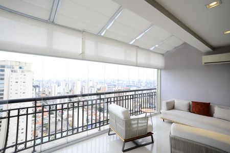 Apartamento à venda com 216m², 3 quartos e 4 vagasVaranda da Sala