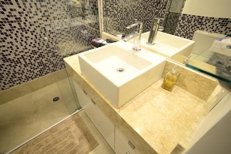 Apartamento à venda com 216m², 3 quartos e 4 vagasBanheiro da Suíte 2