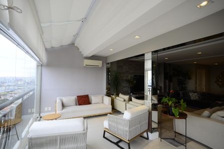 Apartamento à venda com 216m², 3 quartos e 4 vagasVaranda da Sala