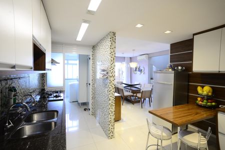 Apartamento à venda com 216m², 3 quartos e 4 vagasCozinha