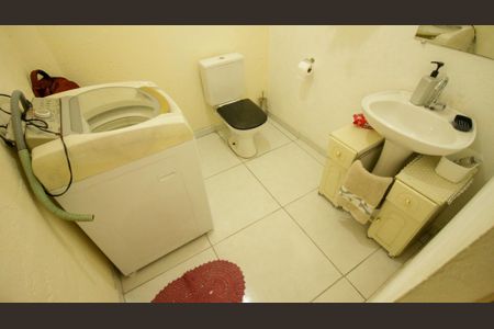 Casa à venda com 310m², 5 quartos e 2 vagas Casa à venda com 310m², 5 quartos e 2 vagasÁrea de Serviço 2