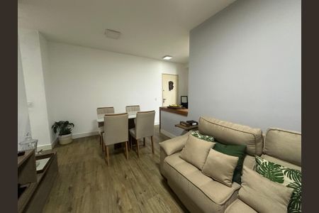 Apartamento à venda com 72m², 2 quartos e 1 vagaSala