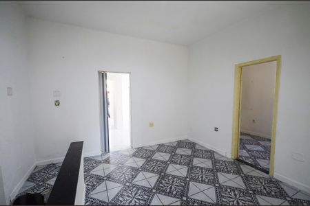 Casa à venda com 75m², 3 quartos e sem vaga Casa à venda com 75m², 3 quartos e sem vagaSala