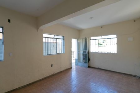 Casa à venda com 423m², 5 quartos e 3 vagas Casa à venda com 423m², 5 quartos e 3 vagasSala casa 2