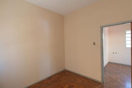 Casa à venda com 423m², 5 quartos e 3 vagas Casa à venda com 423m², 5 quartos e 3 vagasQuarto 2