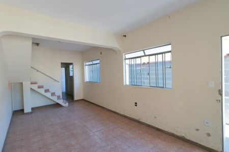 Casa à venda com 423m², 5 quartos e 3 vagas Casa à venda com 423m², 5 quartos e 3 vagasSala casa 2