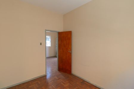 Casa à venda com 423m², 5 quartos e 3 vagas Casa à venda com 423m², 5 quartos e 3 vagasQuarto 2