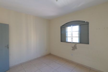 Casa à venda com 423m², 5 quartos e 3 vagas Casa à venda com 423m², 5 quartos e 3 vagasQuarto Casa 2