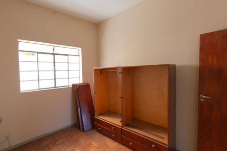 Casa à venda com 423m², 5 quartos e 3 vagas Casa à venda com 423m², 5 quartos e 3 vagasQuarto 3