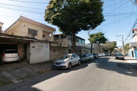 Casa à venda com 423m², 5 quartos e 3 vagas Casa à venda com 423m², 5 quartos e 3 vagasFachada