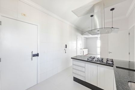 Apartamento para alugar com 133m², 3 quartos e 3 vagas Apartamento para alugar com 133m², 3 quartos e 3 vagasCozinha / Área de Serviço