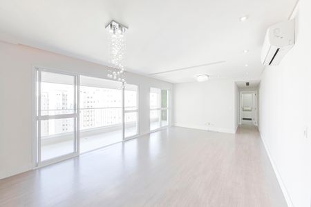 Apartamento para alugar com 133m², 3 quartos e 3 vagas Apartamento para alugar com 133m², 3 quartos e 3 vagasSala