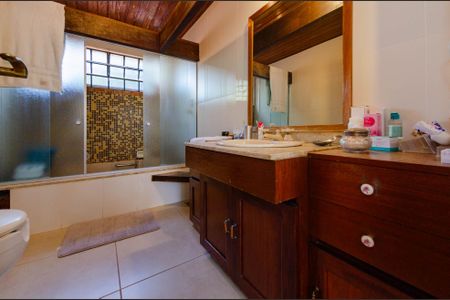 Casa à venda com 463m², 4 quartos e 2 vagasBanheiro suíte