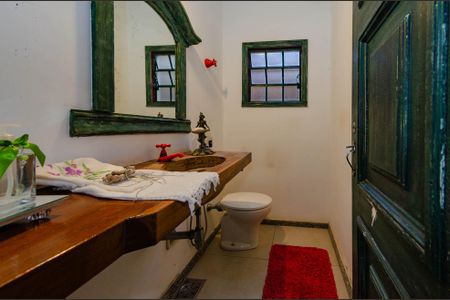 Casa à venda com 463m², 4 quartos e 2 vagasLavabo