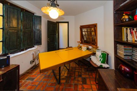 Casa à venda com 463m², 4 quartos e 2 vagasEscritório