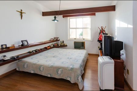 Casa à venda com 463m², 4 quartos e 2 vagasSuíte