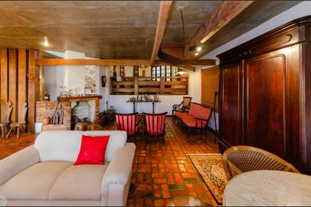 Casa à venda com 463m², 4 quartos e 2 vagasSala